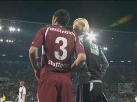 SUPER FOTO! Cea mai sexy femeie arbitru din lume a ramas MASCA: un jucator s-a dezbracat in fata ei pe teren!_6