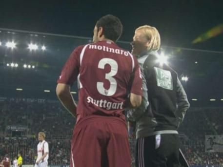 SUPER FOTO! Cea mai sexy femeie arbitru din lume a ramas MASCA: un jucator s-a dezbracat in fata ei pe teren!_7