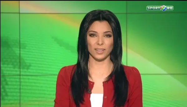 VIDEO: Fanii din Bucuresti s-au inghesuit la Ateneu sa faca poze cu trofeul Europa League