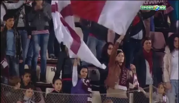 Super fanele Rapidului au facut SHOW in Giulesti! TOTI jucatorii s-au uitat in tribuna! De ce a gresit Anderson la gol :)