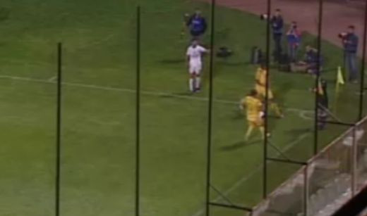Daca facea asta, era FAZA SECOLULUI in Romania! Ba, asta n-are minte DELOC?! A vrut sa suteze cu toata forta in arbitru la Rapid - Vaslui