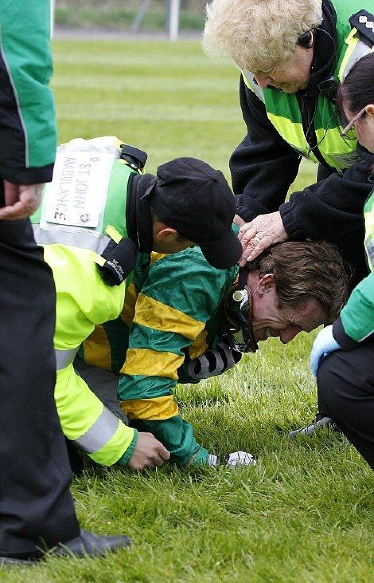TRAGEDIE in Anglia! Doi cai au fost IMPUSCATI dupa cursa legendara de 165 de ani! Imagini cutremuratoare!_13