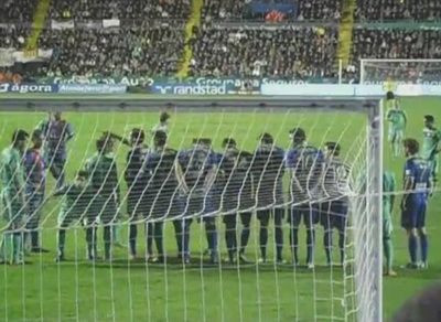 NEBUNIE TOTALA! Pariu ca n-ai vazut asta la meciul Barcei de aseara :) Ultima schema a lui Fabregas la lovitura libera a lui Messi: