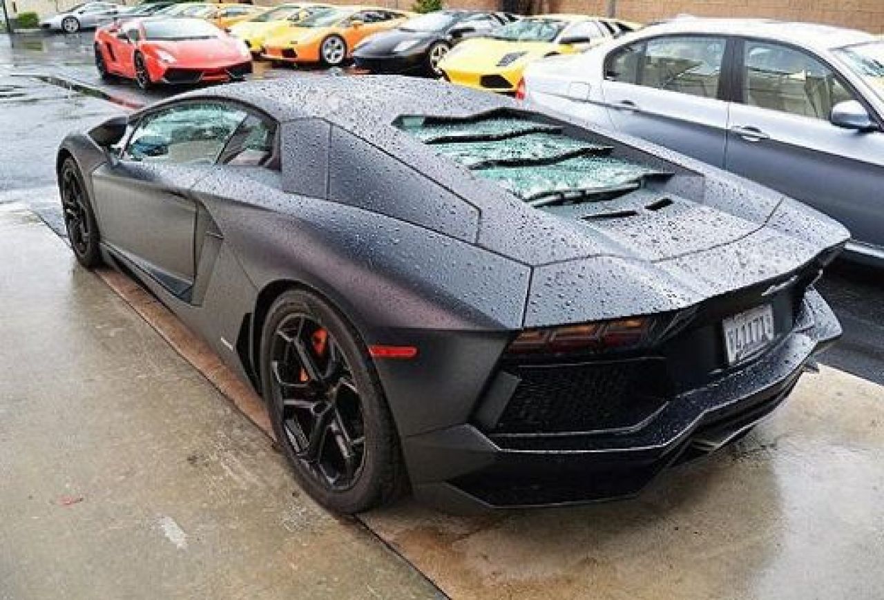 FOTO Faza care l-a INGROZIT pe Cristiano Ronaldo! Un Lamborghini Aventador a luat foc din senin si s-a facut SCRUM pe sosea!_3