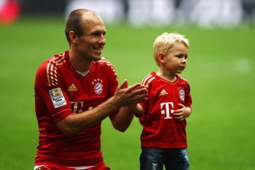 Mourinho are deja 1-0 cu Bayern: "E-n regula, baieti, ii facem tocana marti!" Declaratia cu care Robben il face pe Mourinho sa intre dansand pe Allianz Arena: