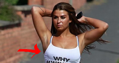 Prostituata care a avut o aventura cu Balotelli L-A FACUT DE RAS in public! Vezi cu ce tricou s-a afisat in oras! SUPER FOTO