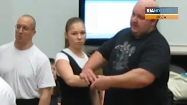 O fetita de 12 are mai multa forta decat tine! RECORD INCREDIBIL e cea mai puternica din lume! VIDEO