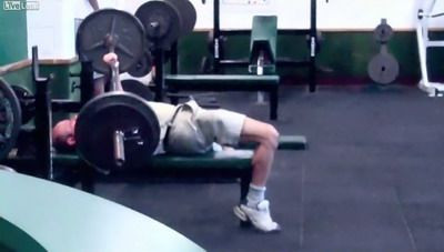 VIDEO Tatal si fiul, cei mai PENIBILI oameni din sala! Cum s-au facut de ras :))