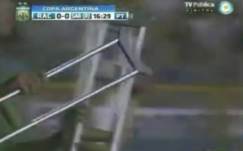 NEBUNIE pe stadion! N-ai vazut IN VIATA ta asa ceva! Protestul DEMENT in fata caruia n-ai cum sa te aperi