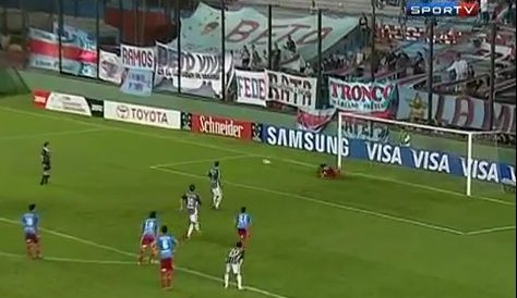 FABULOS! Un jucator intra in poarta si apara INCREDIBIL un penalty! L-ai vedea pe Ronaldo facand asa ceva pentru Real? VIDEO SENZATIONAL