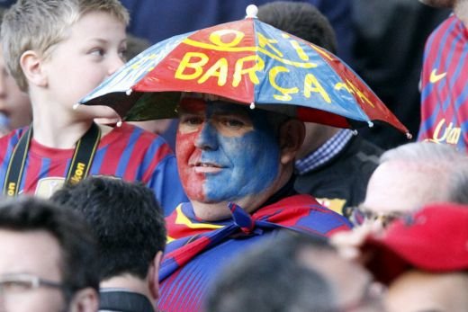 Daca ar vedea poza asta, Mourinho ar sari sa-i desparta :)) Vezi cele mai tari 5 imagini de la El Clasico!_2