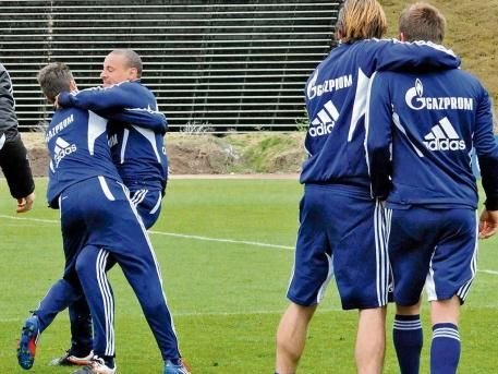 Inca o BATAIE in Germania intre colegi de echipa! Dupa Ribery si Robben, a venit randul lui Huntelaar! SCANDALUL care a avut loc sub ochii lui Marica:_3