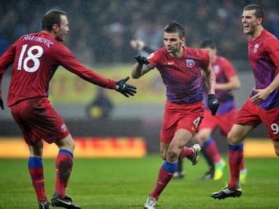 A picat si VARIANTA SURPRIZA pe postul de fundas dreapta: "Poate Steaua il ajuta pe el, nu invers!" Cine joaca 90% pe dreapta cu Rapid: