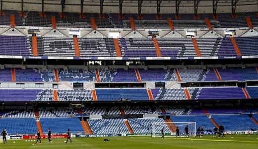 Coregrafie INCREDIBILA pe Bernabeu! 80.011 de cartoane pentru un SFANT! Fiecare pancarta are o poveste! Europa a inghetat in minutul 7: FOTO_2