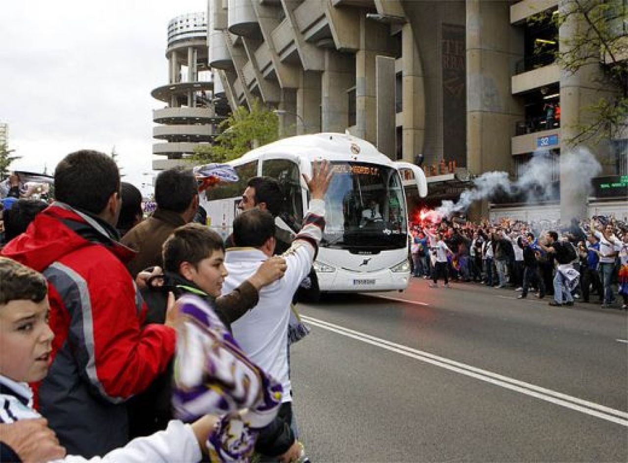 Coregrafie INCREDIBILA pe Bernabeu! 80.011 de cartoane pentru un SFANT! Fiecare pancarta are o poveste! Europa a inghetat in minutul 7: FOTO_3