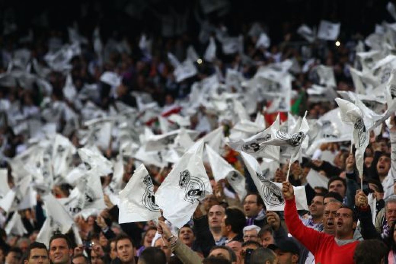 Coregrafie INCREDIBILA pe Bernabeu! 80.011 de cartoane pentru un SFANT! Fiecare pancarta are o poveste! Europa a inghetat in minutul 7: FOTO_6