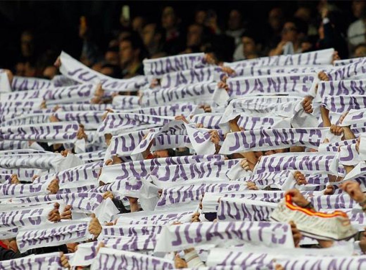 Coregrafie INCREDIBILA pe Bernabeu! 80.011 de cartoane pentru un SFANT! Fiecare pancarta are o poveste! Europa a inghetat in minutul 7: FOTO_10
