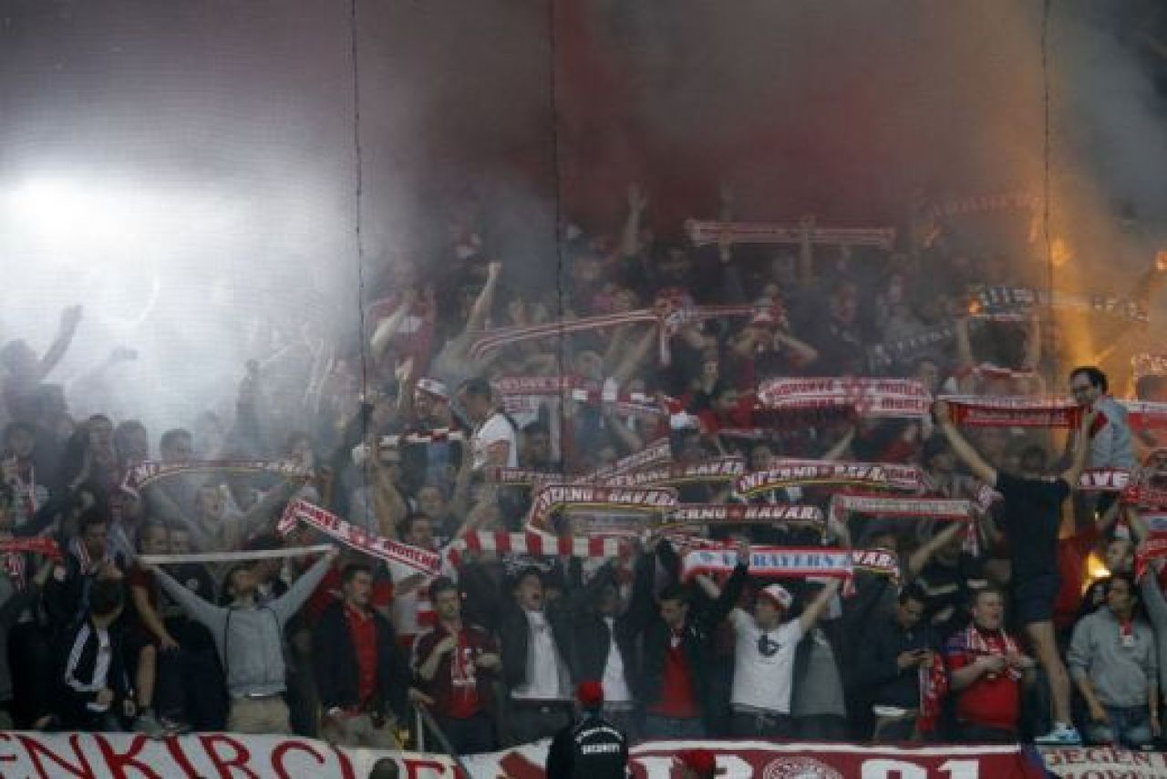 Coregrafie INCREDIBILA pe Bernabeu! 80.011 de cartoane pentru un SFANT! Fiecare pancarta are o poveste! Europa a inghetat in minutul 7: FOTO_15