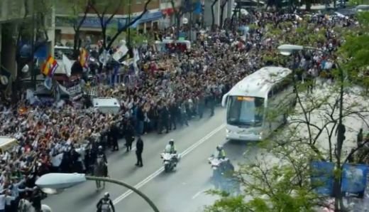 Coregrafie INCREDIBILA pe Bernabeu! 80.011 de cartoane pentru un SFANT! Fiecare pancarta are o poveste! Europa a inghetat in minutul 7: FOTO_17