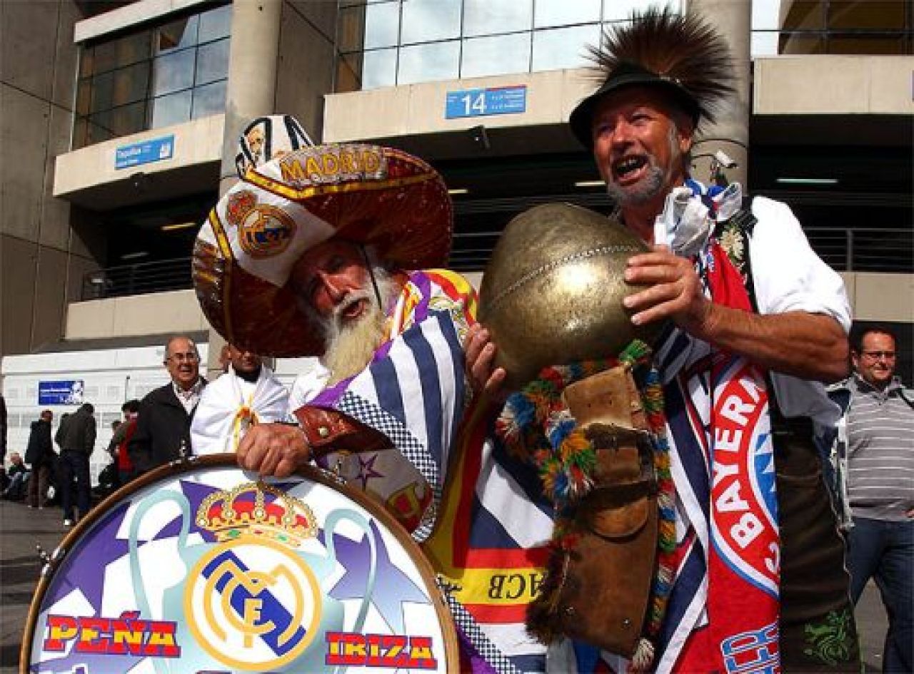 Coregrafie INCREDIBILA pe Bernabeu! 80.011 de cartoane pentru un SFANT! Fiecare pancarta are o poveste! Europa a inghetat in minutul 7: FOTO_18