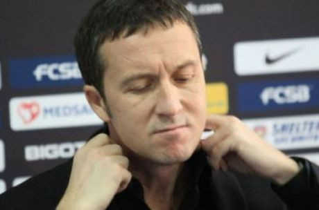 TENSIUNE MAXIMA inainte de Rapid - Steaua! Meme ii face praf pe rapidisti: Eu sunt la zi cu scoala! Nu e vina mea ca nu stiu sa scrie!