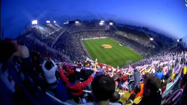 DEMENTIAL! Un fan al Valenciei le-a aratat FUNDUL adversarilor! Imaginea anului in Europa: