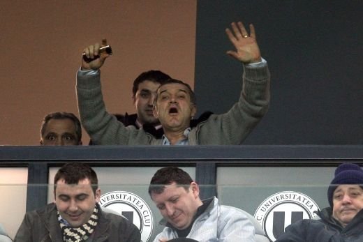 CFR-ul s-a uitat la TV si s-a trezit pe primul loc, Becali le arata dinamovistilor manita! De ce canta rapidistii: Si Stoichita zici ca-i Guardiola :)