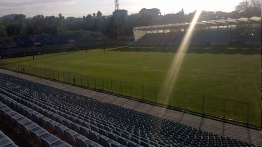 Parcul cu bastani! Stadionul Cotroceni e mancat de rugina si serpi, nocturna 