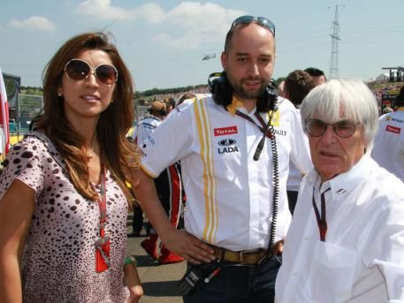 Bernie Ecclestone a anuntat ca se va castori cu iubita sa... cu 46 ani mai TANARA! Cu ce calitati l-a dat Fabiana pe spate :)