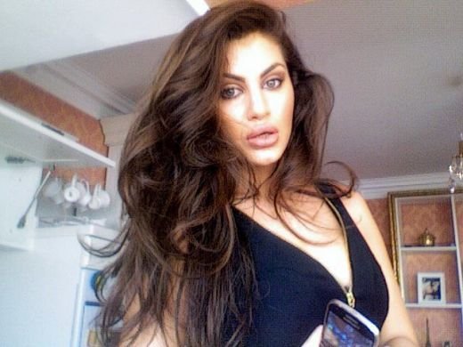 FOTO: Un stelist se iubeste cu Angelina Jolie de Romania! Vezi aici super imagini cu bruneta sexy a lui Radut_13