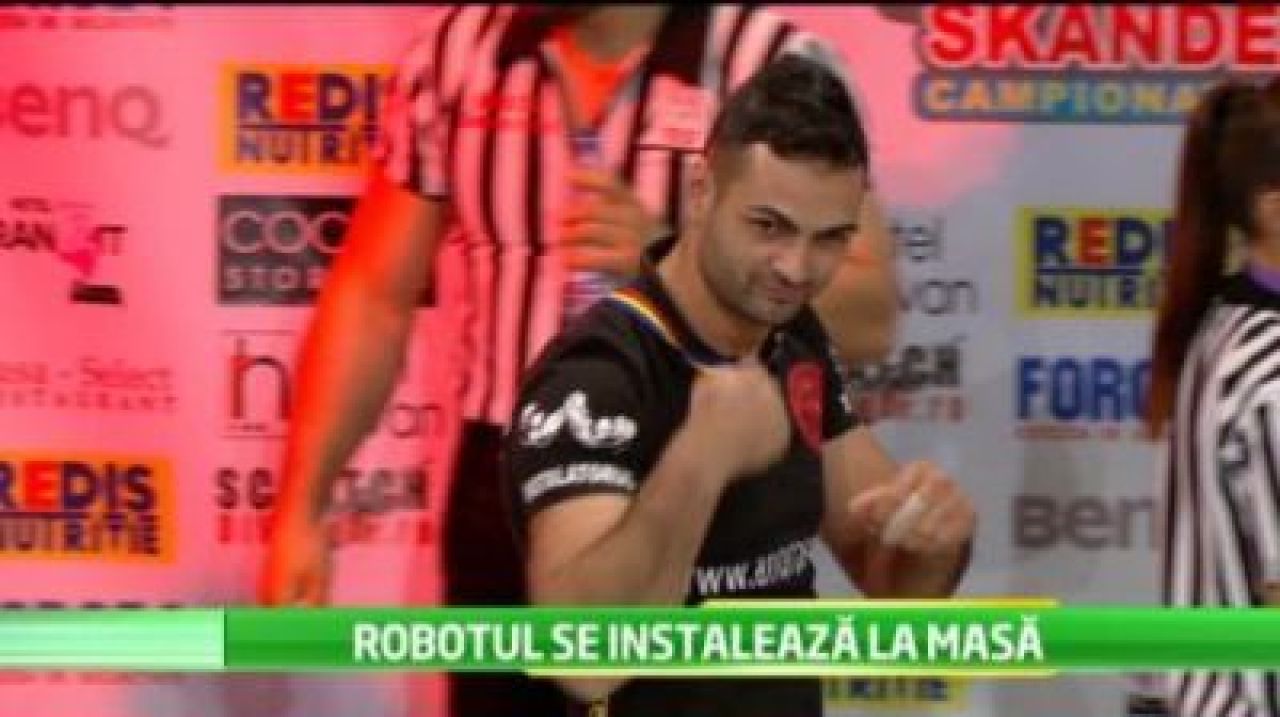 SUPER SHOW! Instalatoru 3-3 Americanu! FABULOS! Instalatoru a cazut IN CAP de la masa dupa ce i-a alunecat mana! VIDEO_1