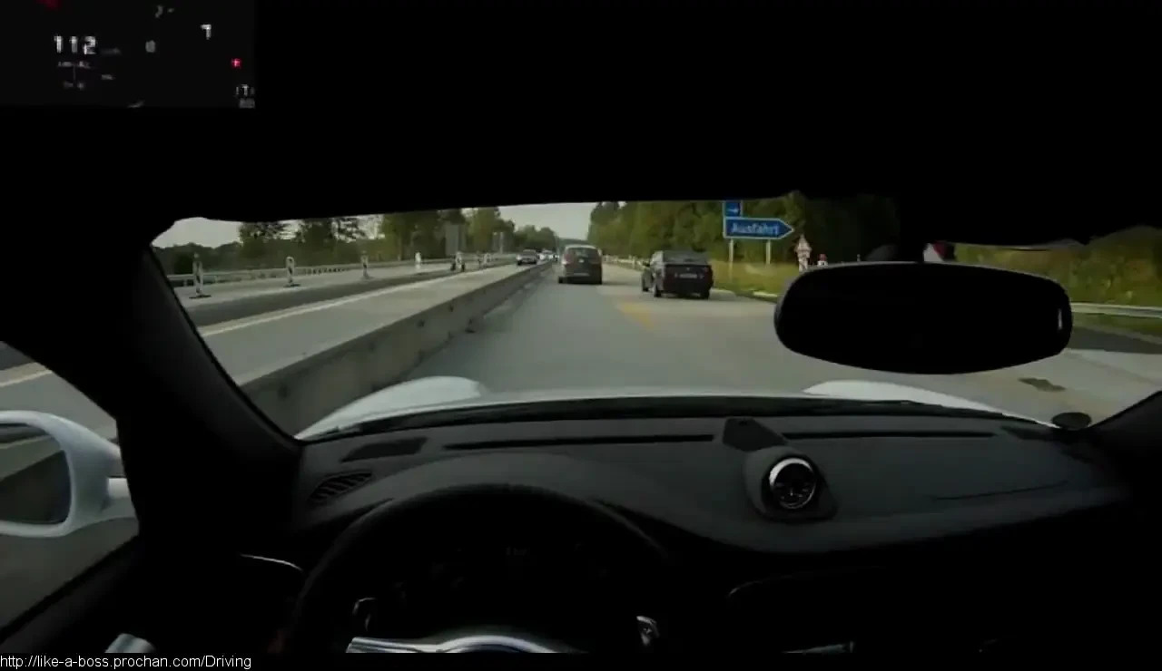 SUPER VIDEO Cea mai RAPIDA liniuta pe un autobahn din Germania! Ce se intampla cand un Porsche turbat se intalneste cu un Lamborghini!