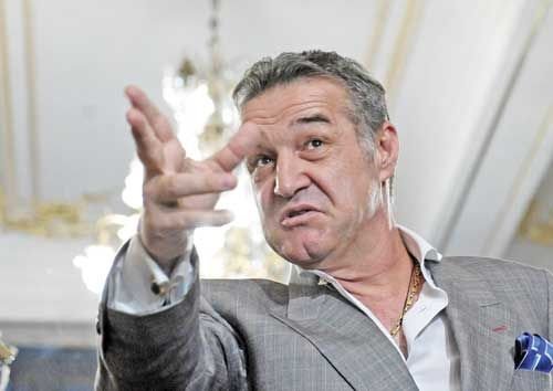 Becali anunta ca titlul se decide cu BLATURI! Vrea sa-l scoata din fotbal pe omul din spatele lor: N-are ce sa caute, face aranjamente!
