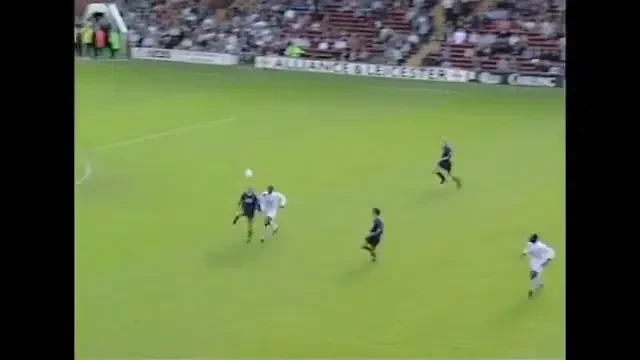 A venit si replica la cel mai tare gol din istoria Premier League! TORPILA lui Yeboah din 2005, care a lovit de 2 ori bara! VIDEO
