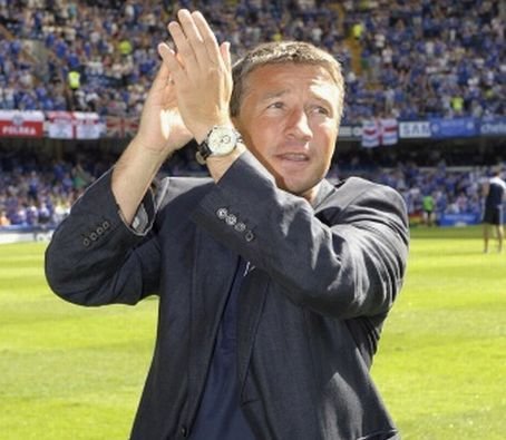 Englezii inca sunt socati: "Mai verificati o data: romanul asta sigur a fost fundas?":) SuperDan face senzatie in Premier League: