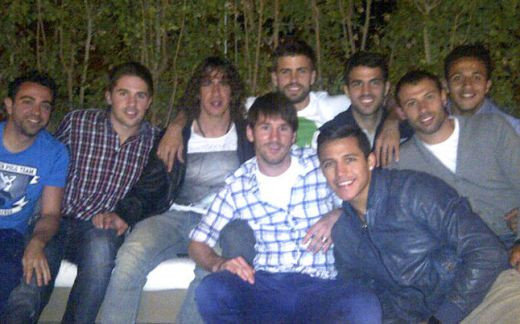 SUPER PARTY la Barcelona! Fabregas a dat petrecere ca intre adolescenti cu jucatori de SUTE de MILIOANE! Vezi cine sunt prietenii lui: