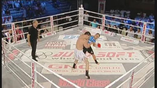 VIDEO DEVASTATOR! Atodiresei si-a facut KO adversarul la Local Kombat Bodyguardul! Vezi meciul serii de la Deva!