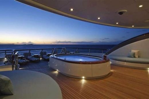 FOTO FABULOS! Finala Europa League se putea juca pe un YACHT: Pe bune, costa cat National Arena!