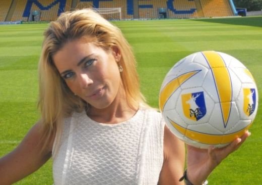 Cea mai BUNA sefa de club a fost ARESTATA pe stadion! Toti suporterii au cerut sa fie lasata in pace!