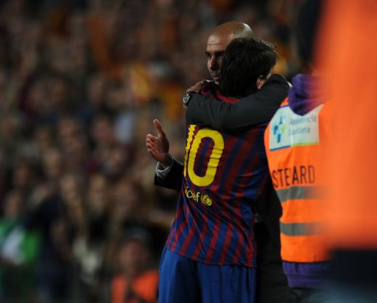 VIDEO! Cu ochii in lacrimi, Guardiola a tinut ultimul discurs pe Nou Camp! Vezi momentele emotionante si cum i-au multumit fanii si jucatorii lui Pep:_1