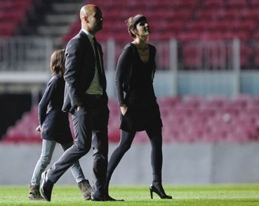 VIDEO EMOTIONANT! Guardiola si-a luat ADIO de la Camp Nou in fata a 90.000 de scaune goale! Prima 