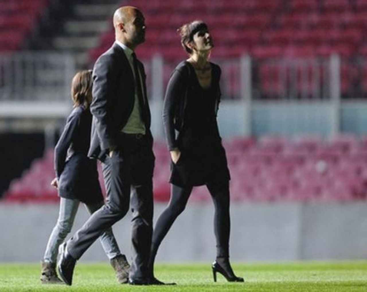 VIDEO EMOTIONANT! Guardiola si-a luat ADIO de la Camp Nou in fata a 90.000 de scaune goale! Prima