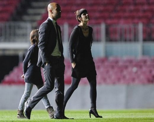 VIDEO EMOTIONANT! Guardiola si-a luat ADIO de la Camp Nou in fata a 90.000 de scaune goale! Prima