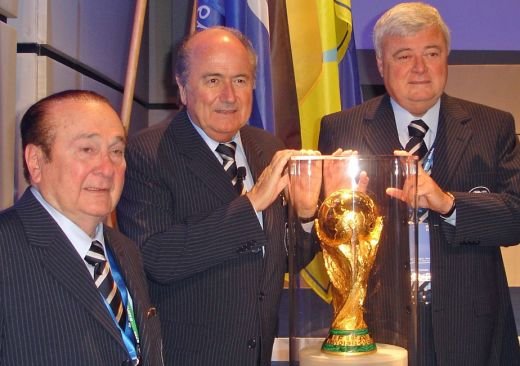 Primul contract pe VIATA semnat in fotbal! El este oficial pana moare seful lui Messi, Neymar, Cavani si Lavezzi