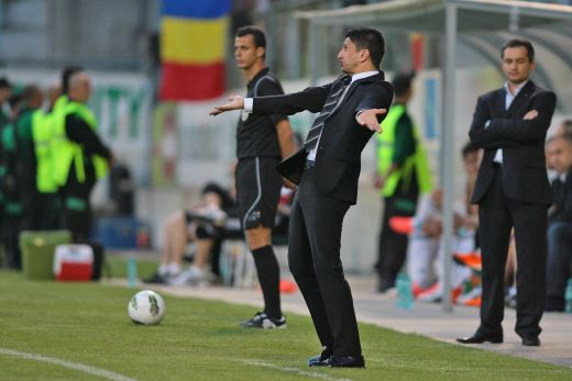 Razvan acuza dur arbitrajul: Nu v-am spus ca nu contam in lupta pentru titlu? Cu terenuri suspendate, arbitraje sunt cum sunt.. Fazele care l-au scos din minti:
