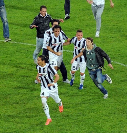 JUVE CAMPIOANA Italiei dupa 9 ani! Cagliari 0-2 Juventus; Inter 4-2 Milan! Maicon a dat un gol SENZATIONAL_7