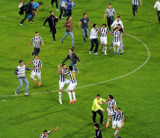 JUVE CAMPIOANA Italiei dupa 9 ani! Cagliari 0-2 Juventus; Inter 4-2 Milan! Maicon a dat un gol SENZATIONAL_8