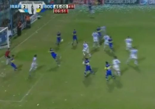 VIDEO INCREDIBIL! Boca a scapat de o umilinta in minutul 96 dupa un gol din foarfeca! Faza care i-a facut pe comentatori sa raguseasca: