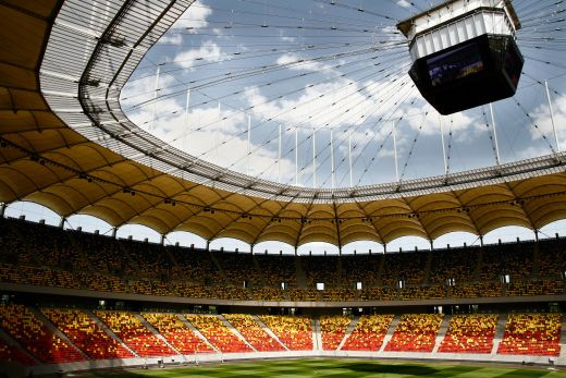 O echipa LEGENDARA isi anunta aparitia la finala Europa League! Ce cadou a primit Platini inainte de meci