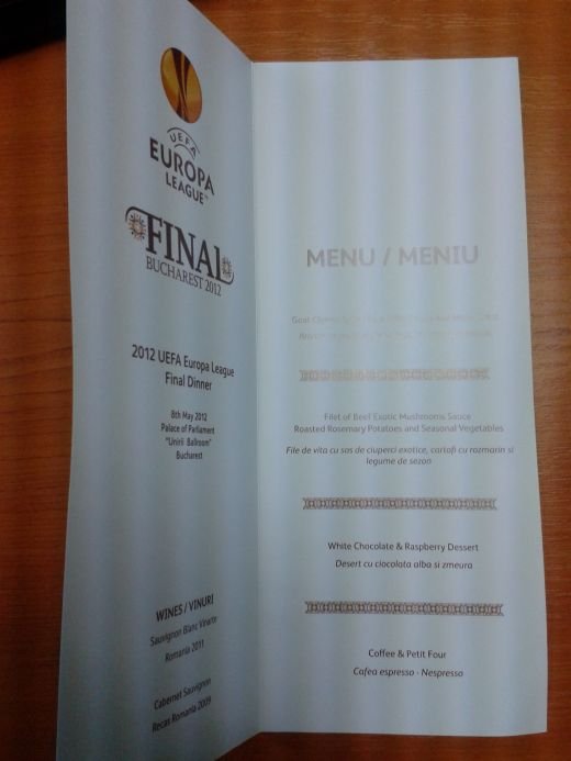 Momente UNICE la dineul Europa League! Platini, discurs in ROMANA, Hagi si Popescu, tratati cu branza de capra si sfecla rosie in straturi de creson :)_2